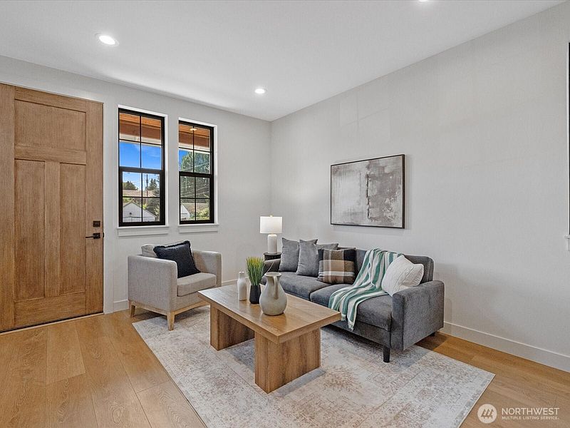 5th image of 2817 25th Street #B