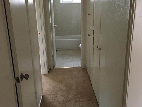 5th image of 976 College Dr APT 4