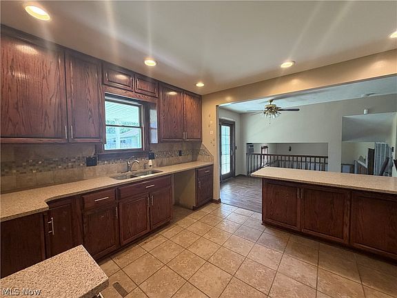 4th image of 615 Bowling Green Cir