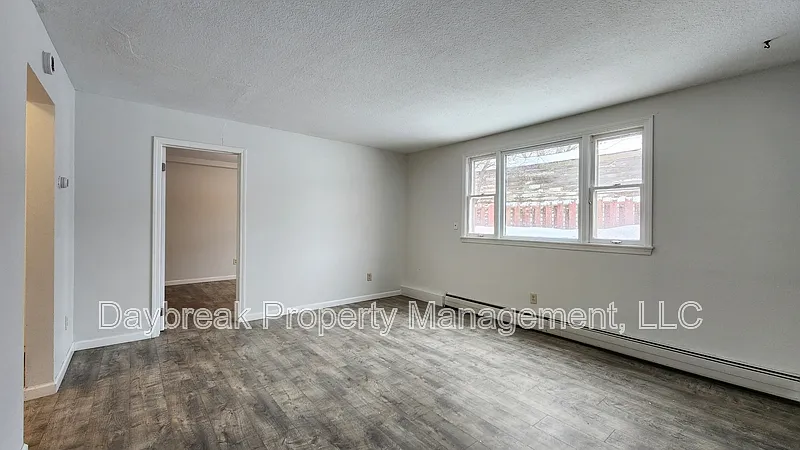 Building Photo - 811 7th Ave N #4