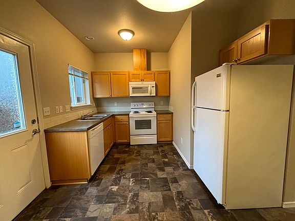 2nd image of 6923 N Fessenden St APT C