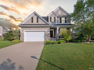 2236 Adel Dr, Wixom, MI 48393