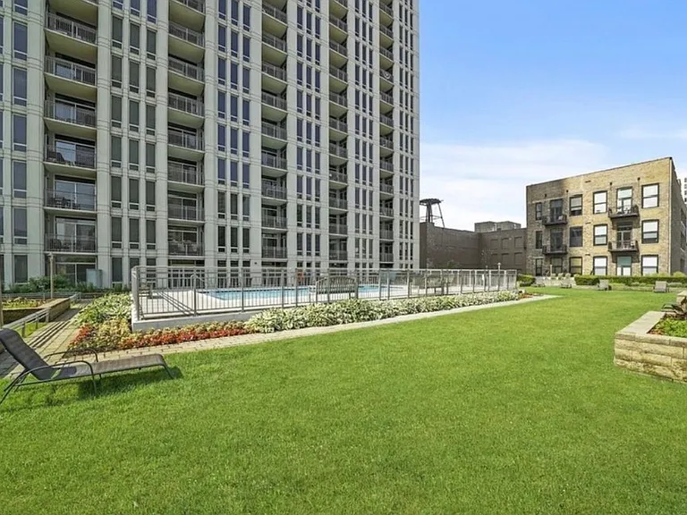 1250 S Michigan Ave #510 — Photo 17