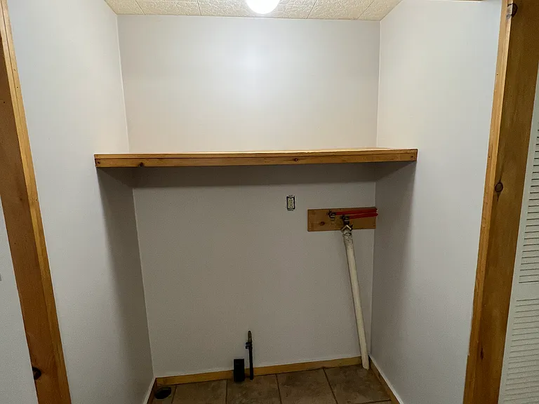 260 Allen St #A — Photo 14