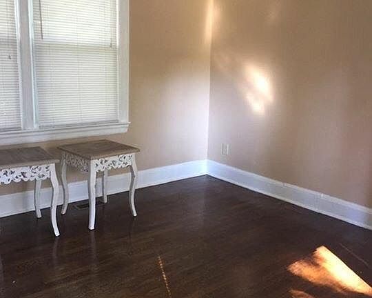 3rd image of 1074 Otis Blvd