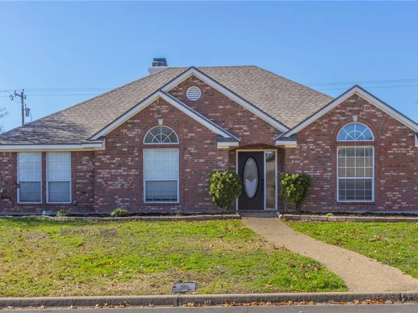 218 Meadow Mountain Dr, Woodway, TX 76712