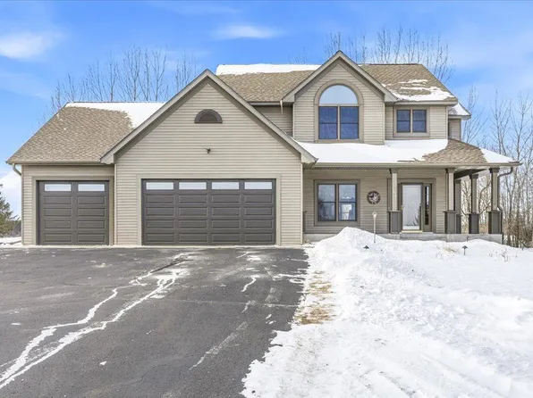 1654 Waters Edge Dr, New Richmond, WI 54017