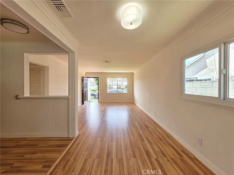 8834 Stansbury Ave — Photo 9