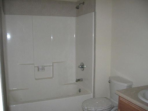 5th image of 9-19 Roseville Ave #2