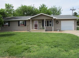 1909 Crestway Dr, Garden City, KS 67846