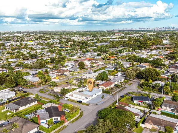 9365 SW 44th St, Miami, FL 33165