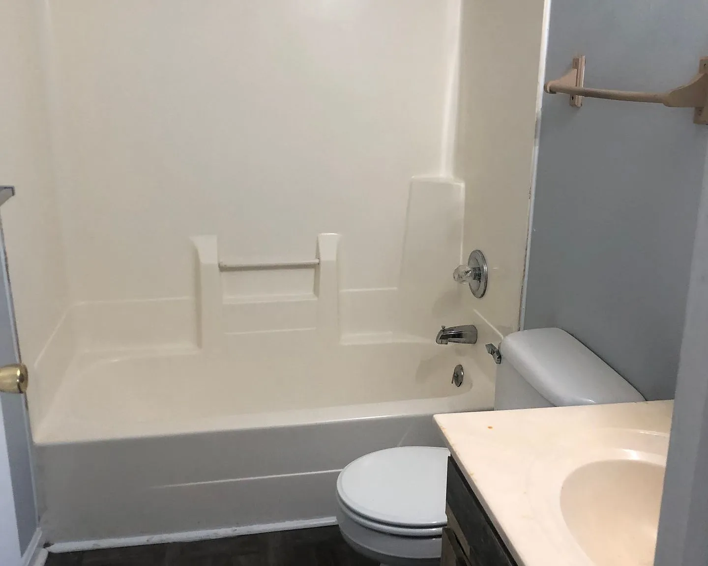 Spacious 3-Bedroom Apartment in Louisville's Historic Russell Neighborhood — Photo 4