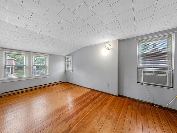UPPER UNIT LIVING ROOM