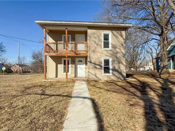 1319 8th St, Baldwin City, KS 66006