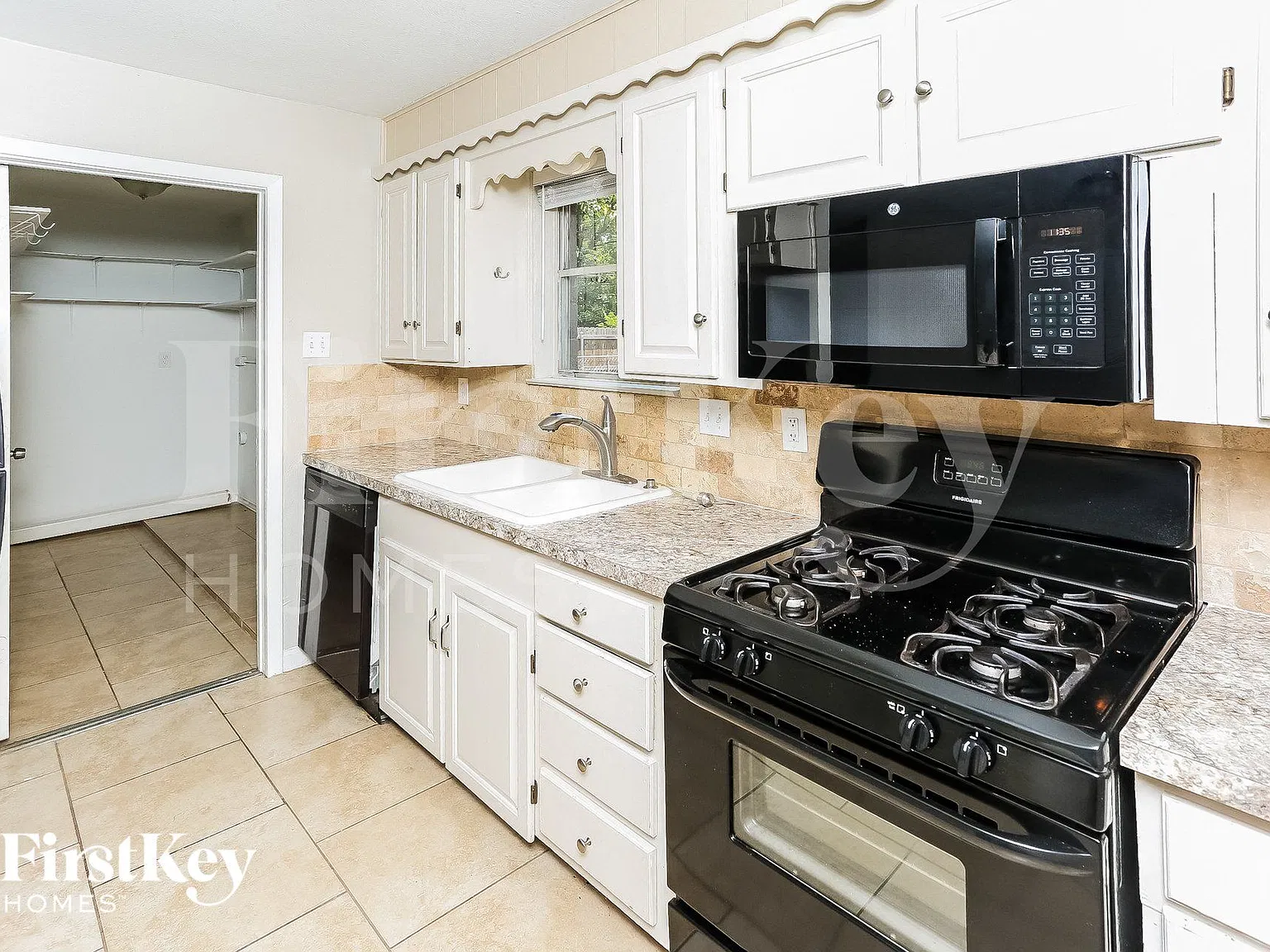 4 bed, 2.0 bath, 1735 sqft, $2,275 — Photo 4