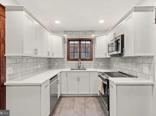 323 W Donegal St, Mount Joy, PA 17552