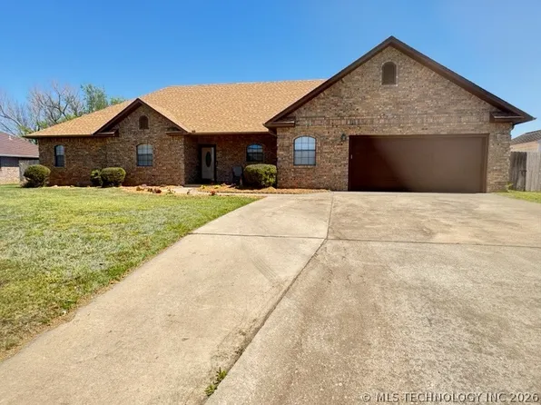 1614 Southern Hills Dr, Ardmore, OK 73401