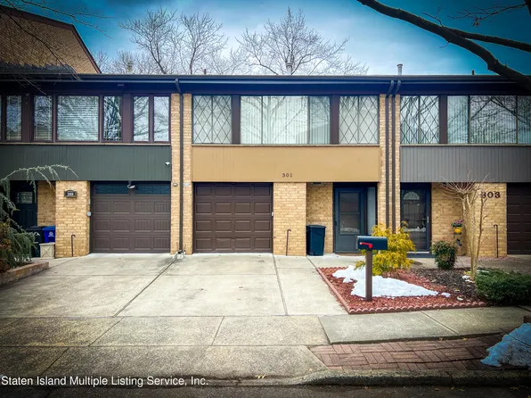 301 Hillbrook Dr, Staten Island, NY 10305