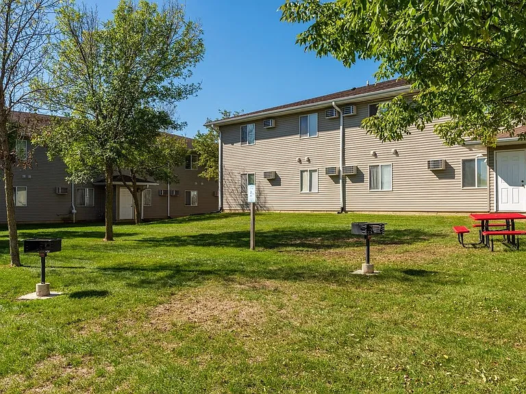 Ashford Apartments — Photo 13