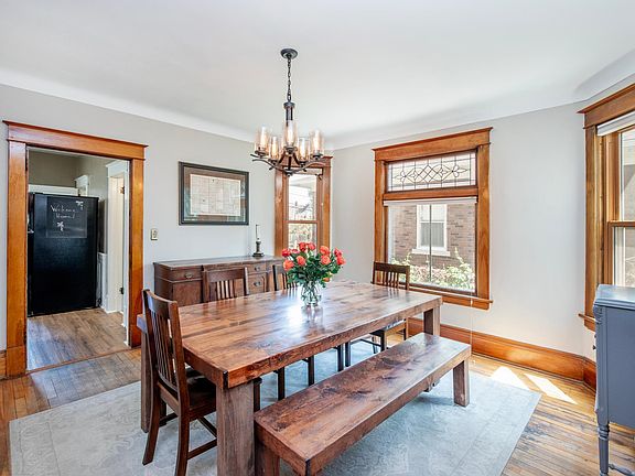 5th image of 115 Geranium Ave W