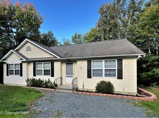 1431 Belgravia Dr, Tobyhanna, PA 18466