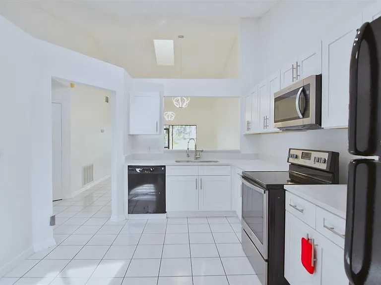 72 Lakepointe Cir — Photo 8