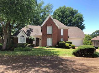 6715 Shoreline Cir, Memphis, TN 38141