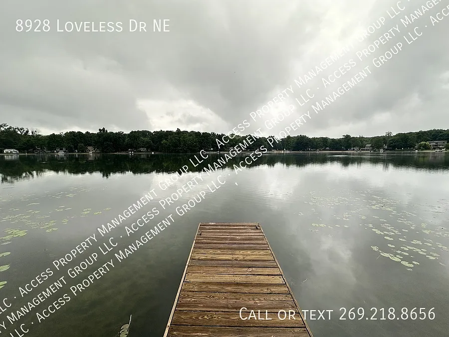 Rockford Little Brower Lake Updated 2 Bedroom Home — Photo 1