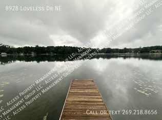8928 Loveless Dr NE, Rockford, MI 49341