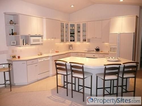 3rd image of 6702 N Parkview Ln