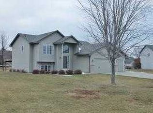 700 Shannon Cir, Belle Plaine, MN 56011