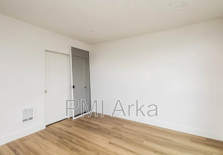 909 28th Ave S #C — Photo 12