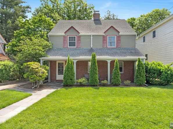 1325 Dickerson Rd, Teaneck, NJ 07666