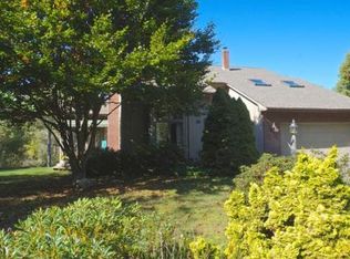 31 Blossom Ln, Amherst, MA 01002