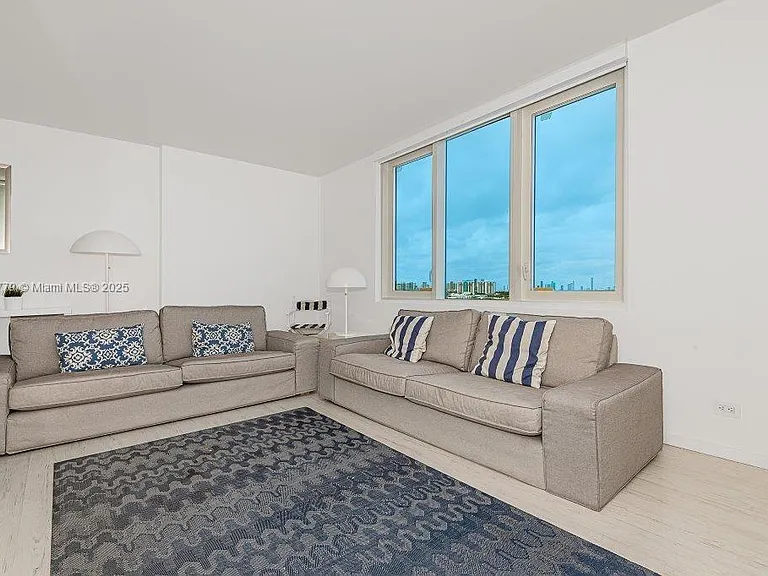 2301 Collins Ave #1032 — Photo 6
