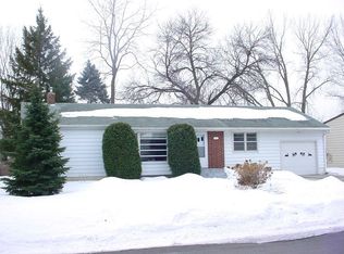 1048 Cobb Rd, Shoreview, MN 55126