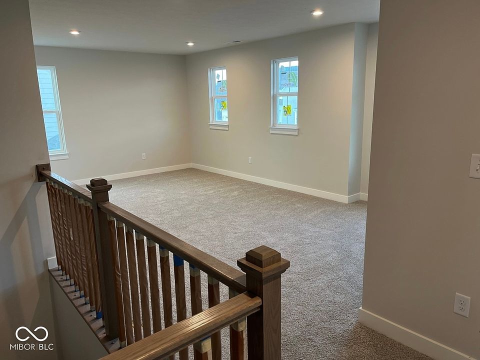 2nd image of 653 Roosevelt St