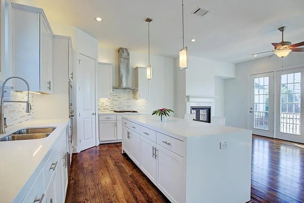 4 bed, 4.5 bath, 3000 sqft, $4,500 — Photo 4