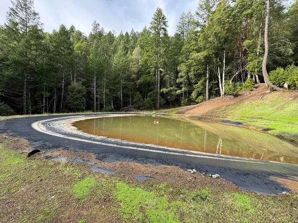 225 Dave Ln, Redway, CA 95560