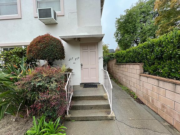 3rd image of 209 N Baldwin Ave #209