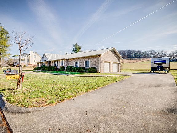 3rd image of 318 Ambrosia Dr