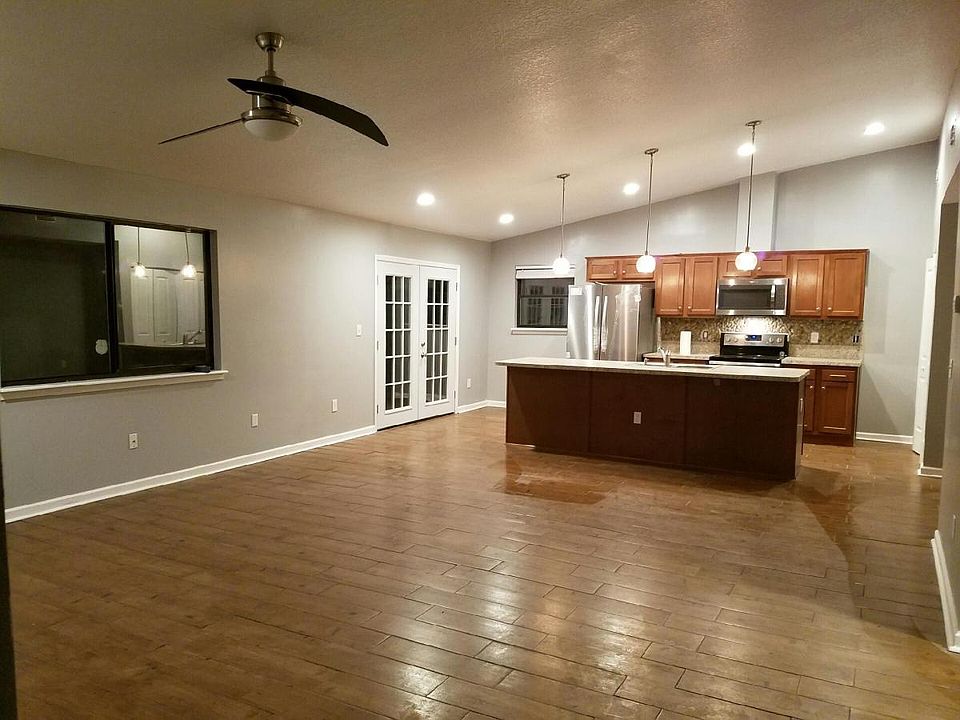 Kitchen and breakfast nook