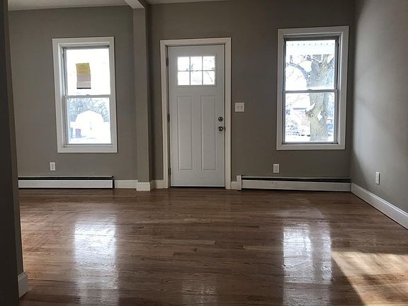 4th image of 326 Aiken Ave