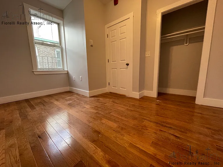 Charter St — Photo 9