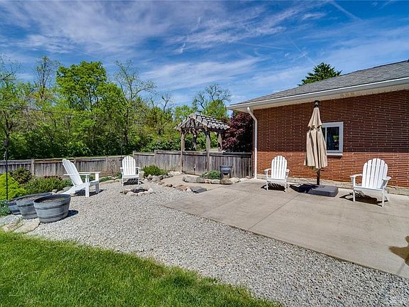 4th image of 5395 Camelia Pl