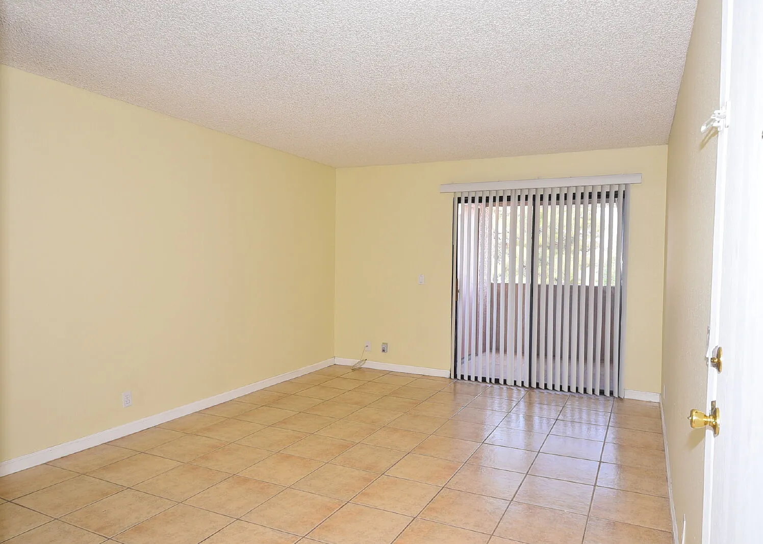 1 bed, 1.0 bath, 704 sqft, $1,120 — Photo 4