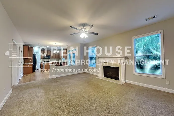 4 bed, 2.5 bath, 2473 sqft, $2,475 — Photo 3