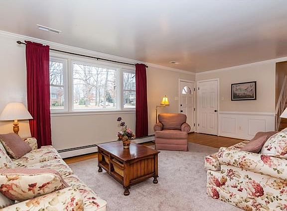 3rd image of 10207 Seville Dr