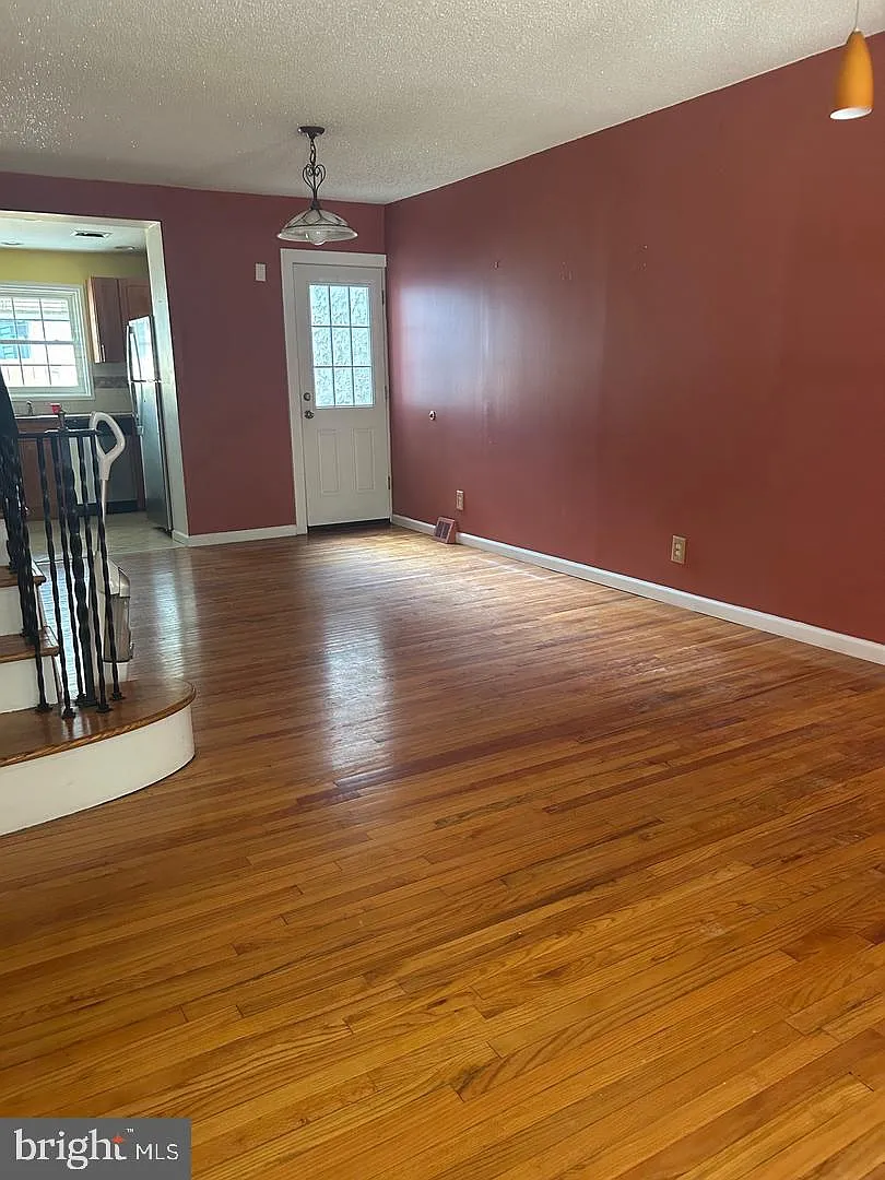 2 bed, 1.0 bath, 830 sqft, $1,650 — Photo 3