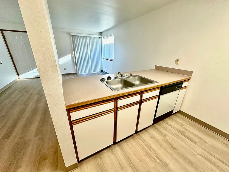 904 Juniper Ave — Photo 11